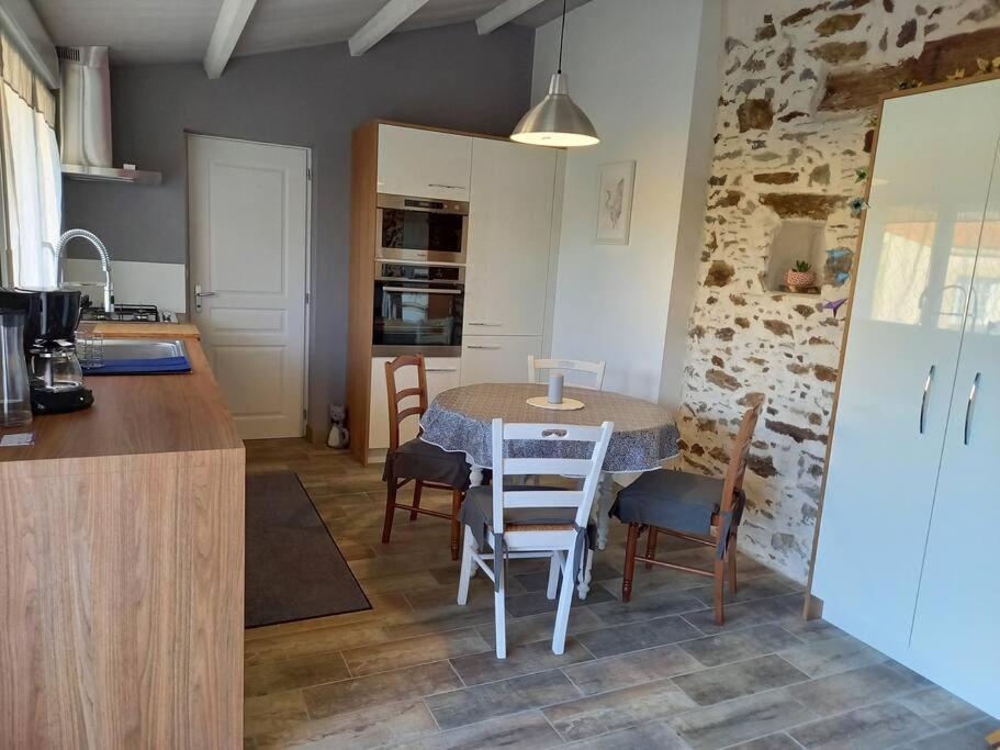 Saint-Lumine-de-Coutais Lac Grand Lieu : Maisonnette Au Calme Avec Jardin מראה חיצוני תמונה